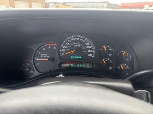 Used 2005 GMC Sierra 2500 SLT w/ Heavy-Duty Power Package image 9