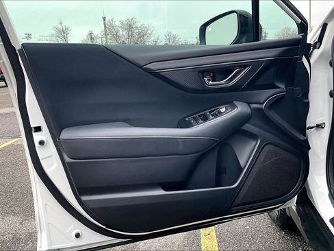 Used 2025 Subaru Outback Premium image 19