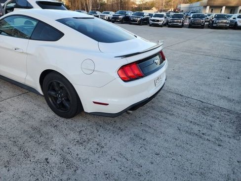 Used 2018 Ford Mustang Coupe image 8