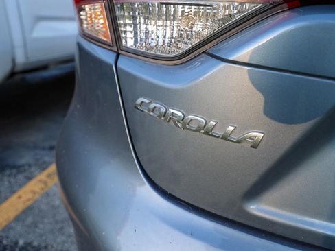 Used 2022 Toyota Corolla LE FWD image 11