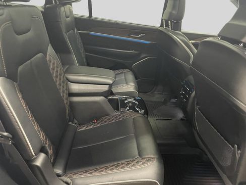 Used 2023 Jeep Grand Cherokee L Summit w/ Luxury Tech Group V AWD/4WD image 9