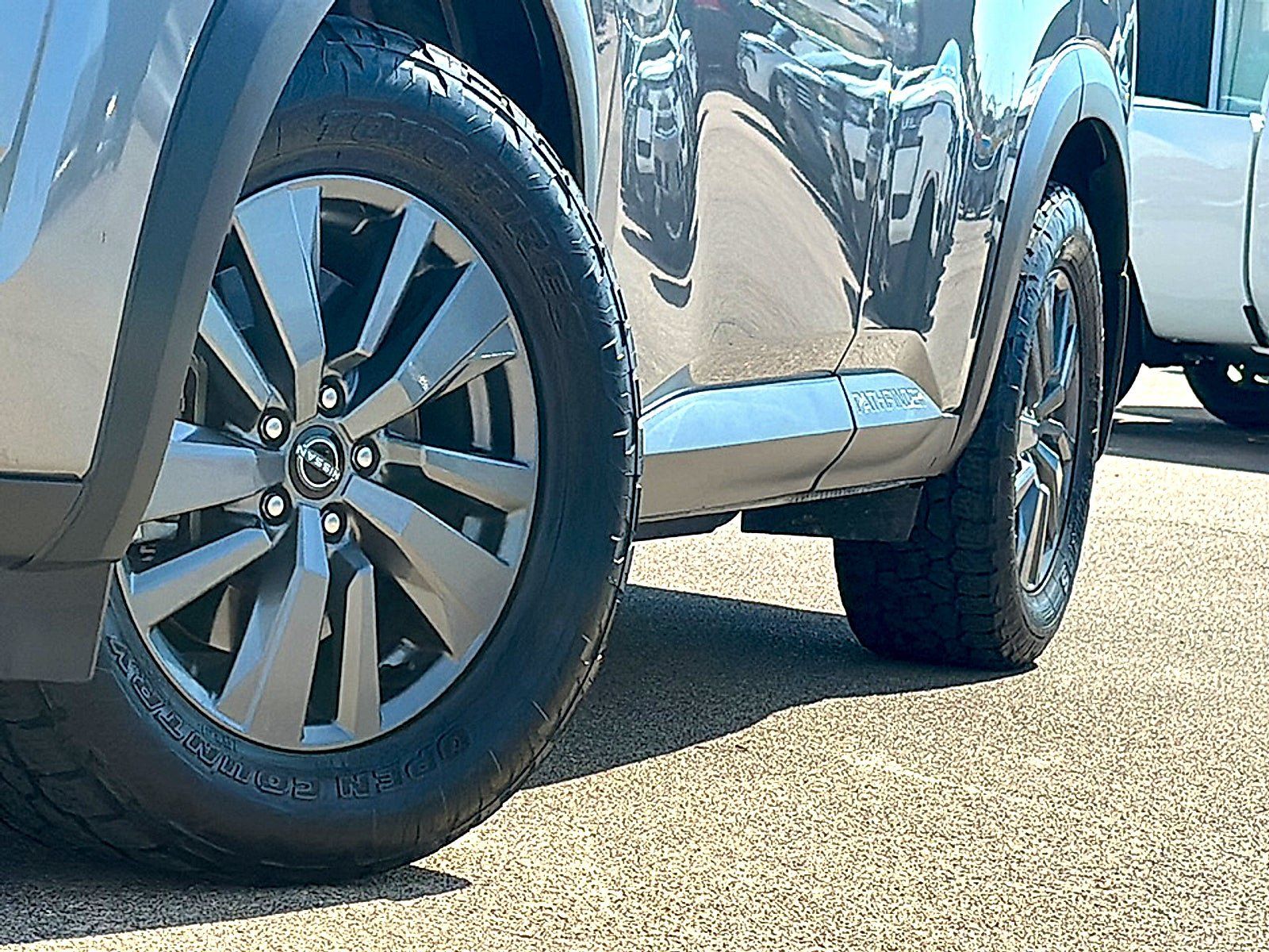 Used 2022 Nissan Pathfinder SV FWD image 3