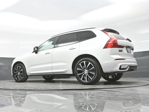 Used 2025 Volvo XC60 B5 Plus AWD/4WD image 28