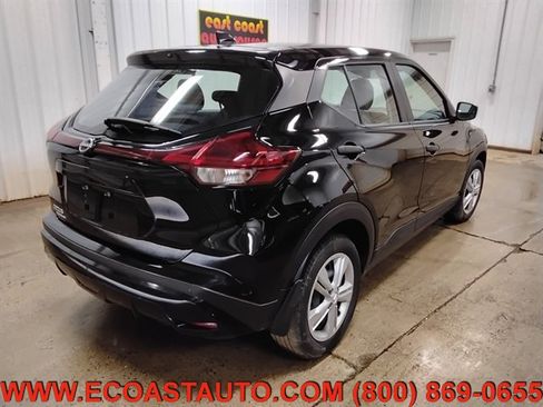 Used 2022 Nissan Kicks S image 3