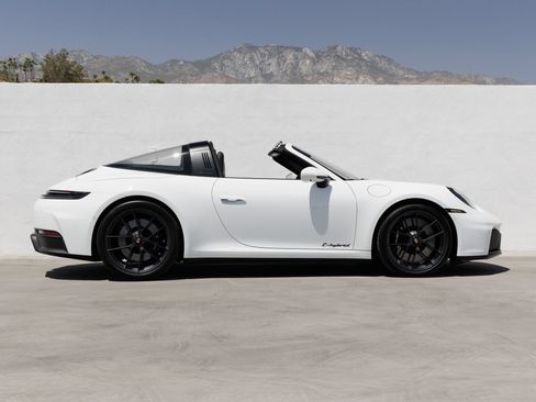 Certified 2026 Porsche 911 Targa 4 GTS AWD/4WD image 8