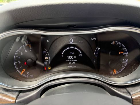 Used 2018 Jeep Grand Cherokee Laredo AWD/4WD image 11
