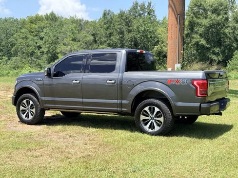 Used 2017 Ford F150 Platinum w/ Equipment Group 701A Luxury AWD/4WD image 3