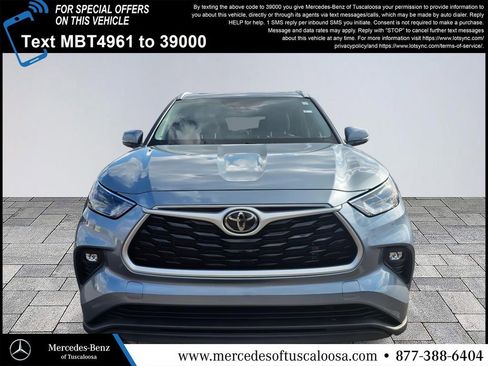 Used 2022 Toyota Highlander XLE image 2