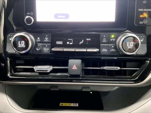 Used 2023 Toyota Highlander XLE AWD/4WD image 33