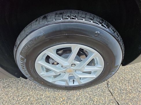 Used 2023 Chevrolet Equinox LT FWD image 38