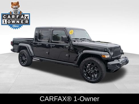 Used 2025 Jeep Gladiator Sport AWD/4WD image 2