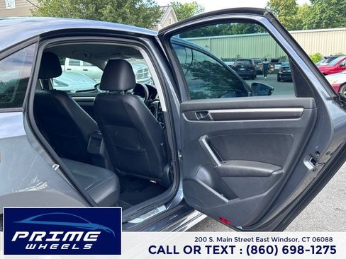 Used 2018 Volkswagen Passat 2.0T R-Line FWD image 14