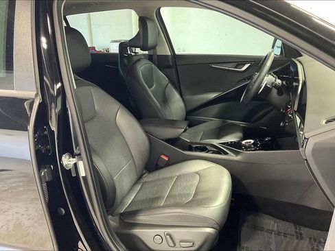 Used 2023 Kia Niro Wave image 10