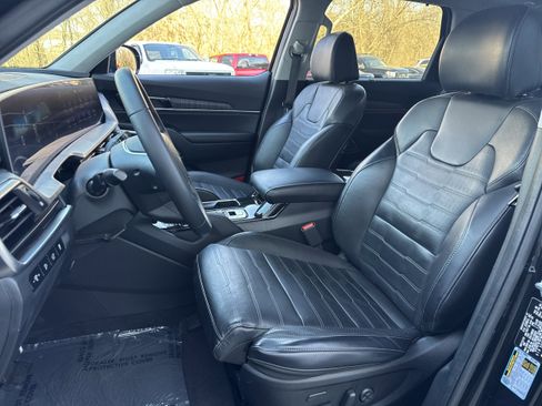 Used 2024 Kia Telluride SX Prestige w/ Towing Package image 5