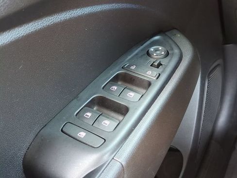 Certified 2023 Hyundai Venue SEL FWD image 22