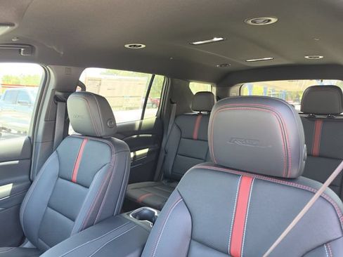 New 2026 Chevrolet Traverse RS w/ LPO, Floor Liner Package FWD image 24