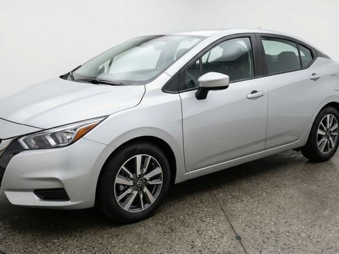 Used 2025 Nissan Versa SV FWD image 3