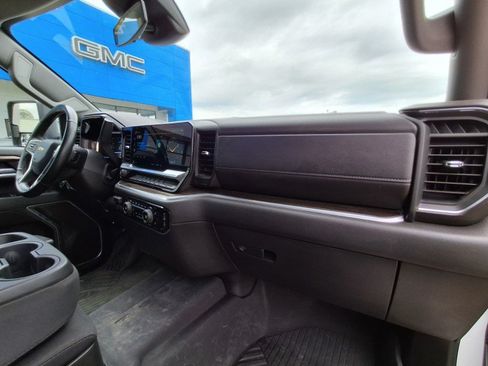 Used 2025 Chevrolet Silverado 2500 LT AWD/4WD image 14