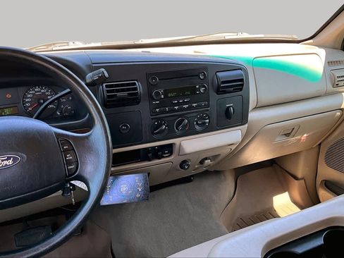 Used 2006 Ford F250 XL RWD image 6