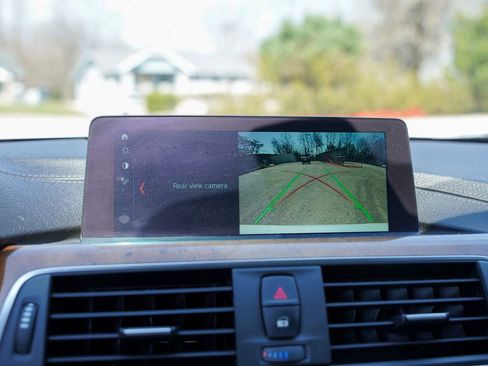 Used 2018 BMW 328d xDrive Sedan w/ Premium Package image 16