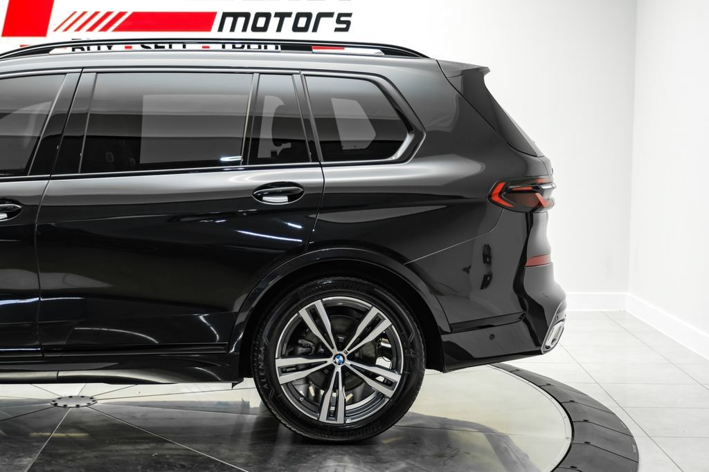 Used 2025 BMW X7 xDrive40i w/ M Sport Package AWD/4WD image 14