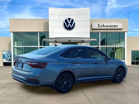 Certified 2024 Volkswagen Jetta SE FWD image 5