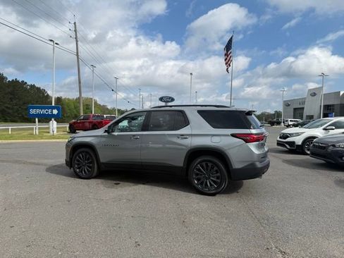 Used 2023 Chevrolet Traverse RS image 4
