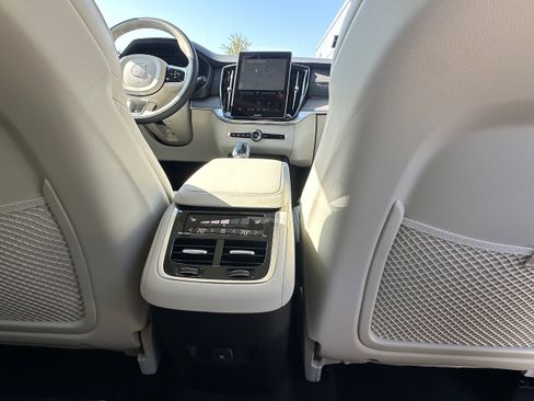 Used 2026 Volvo XC90 B6 Ultra w/ Protection Package AWD/4WD image 12