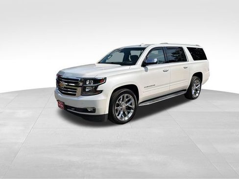 Used 2017 Chevrolet Suburban Premier AWD/4WD image 7