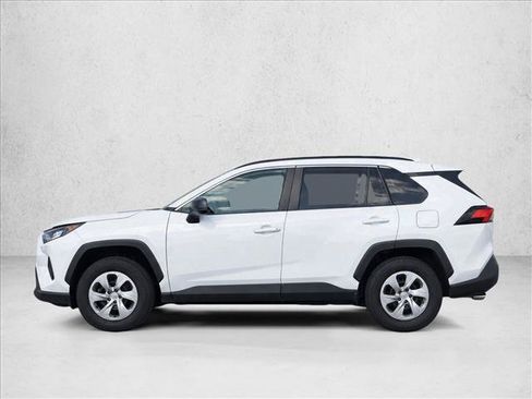 Used 2020 Toyota RAV4 LE FWD image 4
