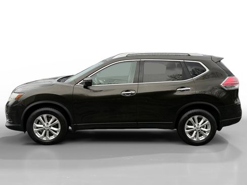 Used 2016 Nissan Rogue SV image 2
