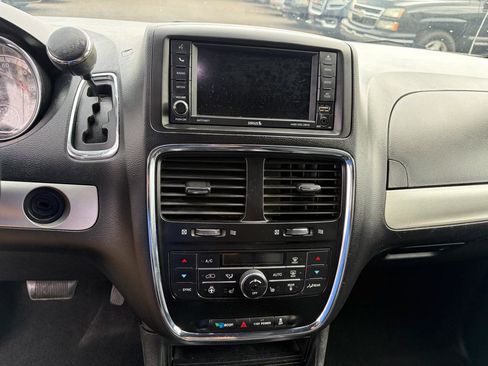 Used 2018 Dodge Grand Caravan GT FWD image 11