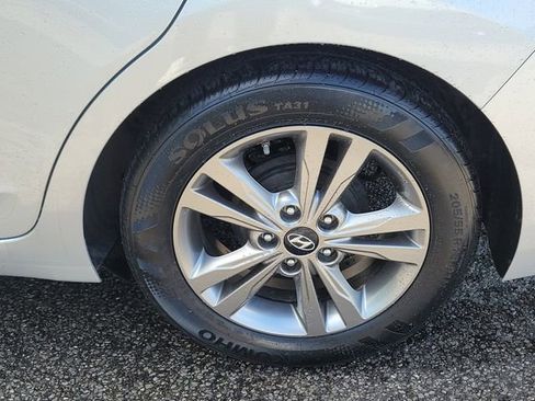 Used 2017 Hyundai Elantra Value Edition w/ Cargo Package FWD image 5