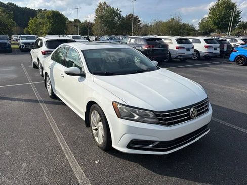 Used 2018 Volkswagen Passat 2.0T SE FWD image 8