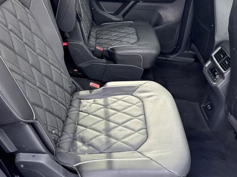 Used 2024 Volkswagen Atlas SEL Premium R-Line image 16