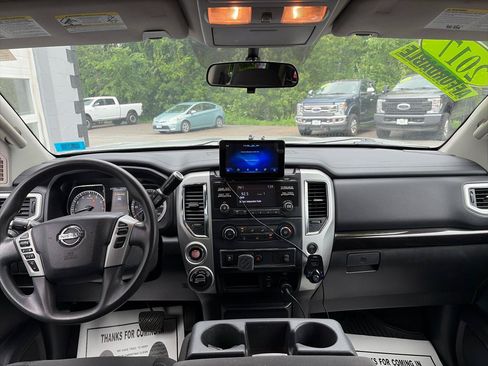 Used 2017 Nissan Titan SV AWD/4WD image 11