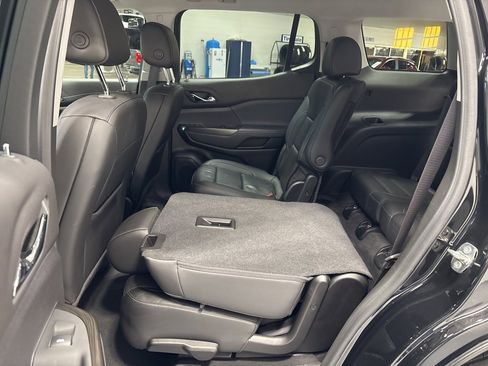 Used 2023 GMC Acadia SLT w/ Preferred Package image 31