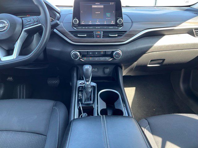 Used 2024 Nissan Altima 2.5 SV FWD image 22
