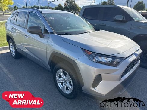 Used 2020 Toyota RAV4 LE AWD/4WD image 6