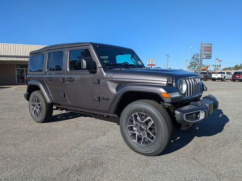 New 2026 Jeep Wrangler Unlimited Sahara AWD/4WD image 4
