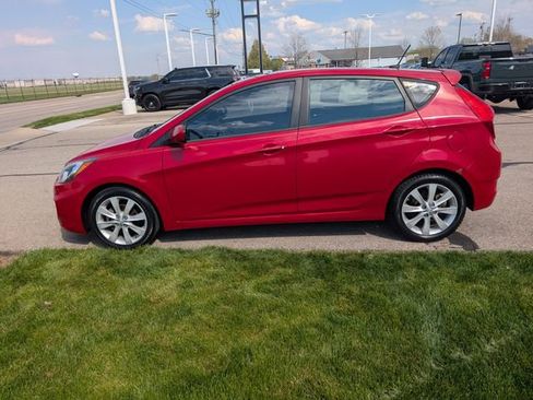 Used 2012 Hyundai Accent SE FWD image 10