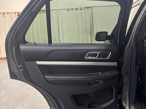 Used 2016 Ford Explorer XLT w/ Equipment Group 202A FWD image 23