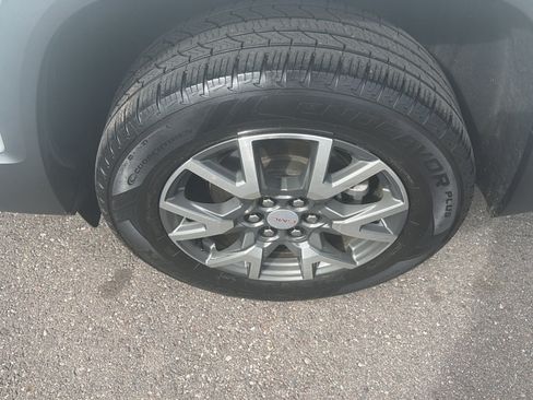 Used 2021 GMC Acadia SLE w/ Driver Convenience Package FWD image 7