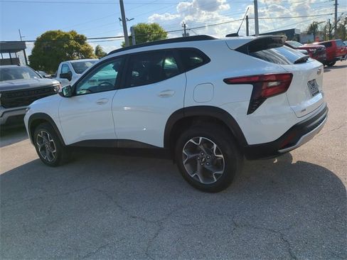 Certified 2024 Chevrolet Trax LT w/ Sunroof Package image 7