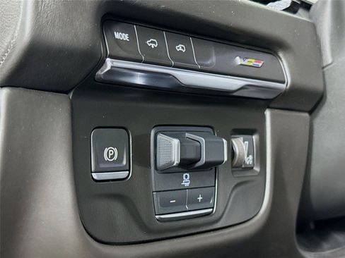 Used 2025 Cadillac Escalade ESV V AWD/4WD image 7