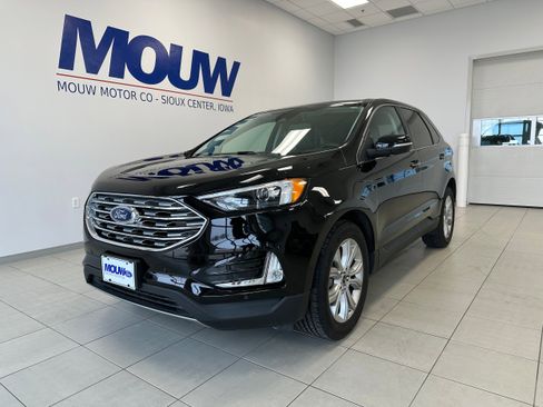 Used 2024 Ford Edge Titanium image 2