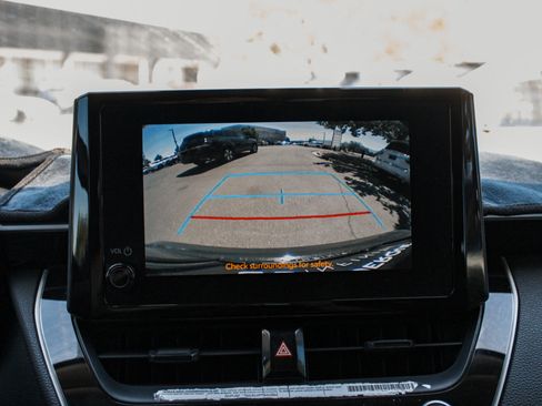 Used 2024 Toyota Corolla LE FWD image 18