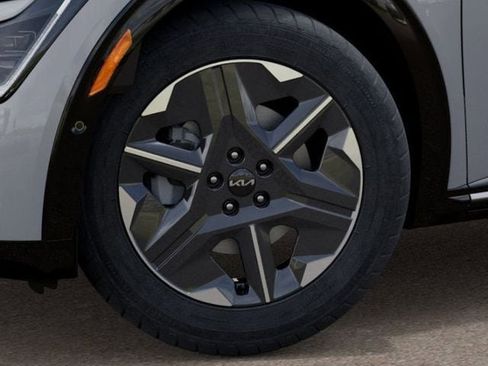 New 2025 Kia EV6 Light w/ Light LR Technology Package AWD/4WD image 9