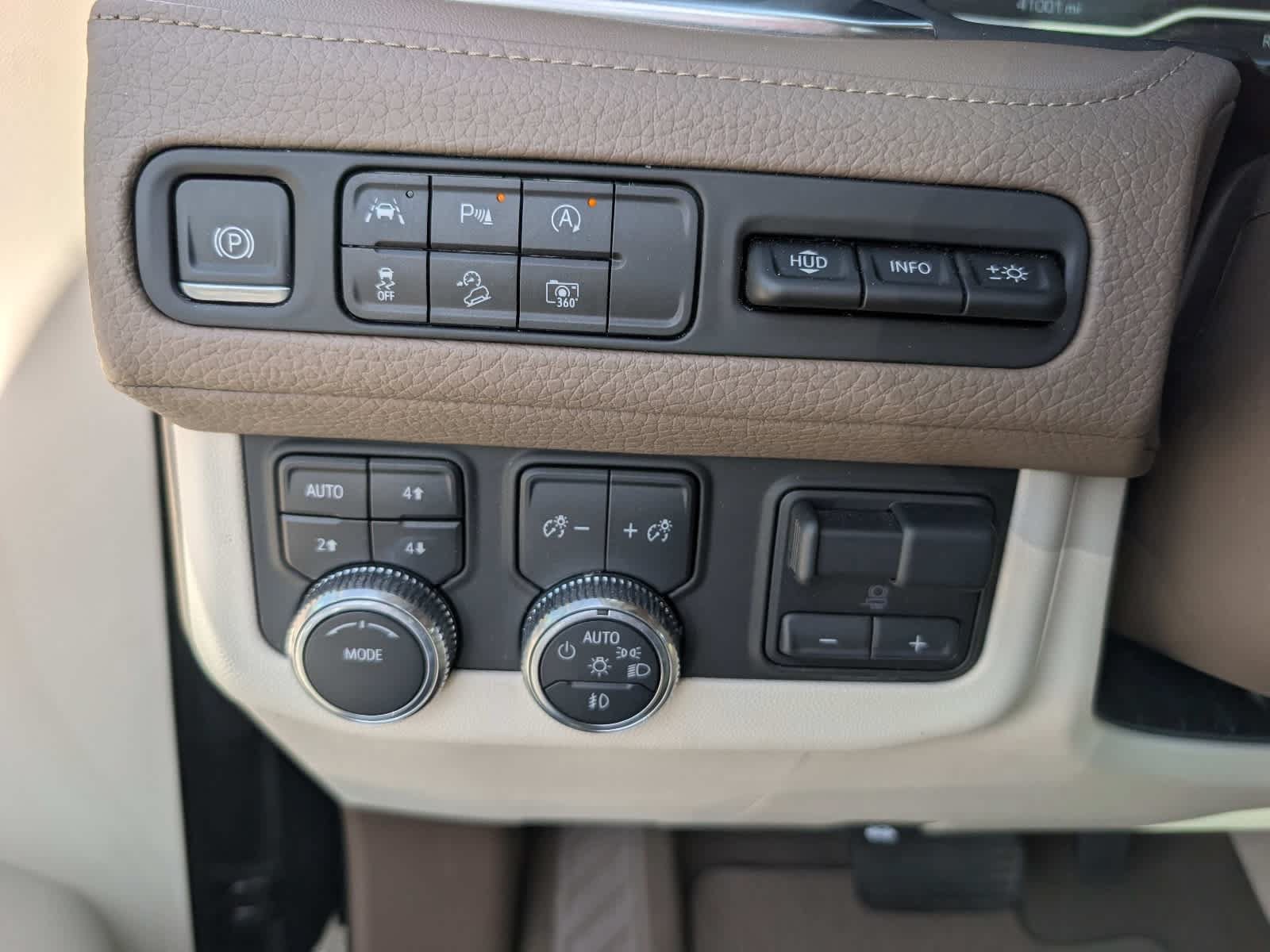 Used 2023 GMC Yukon XL Denali AWD/4WD image 27