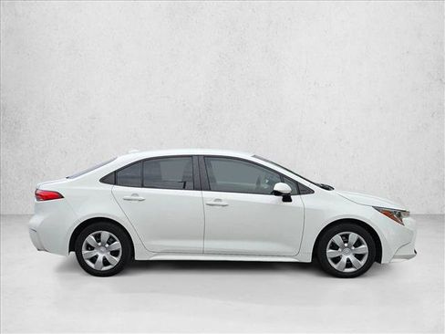 Certified 2022 Toyota Corolla LE FWD image 4